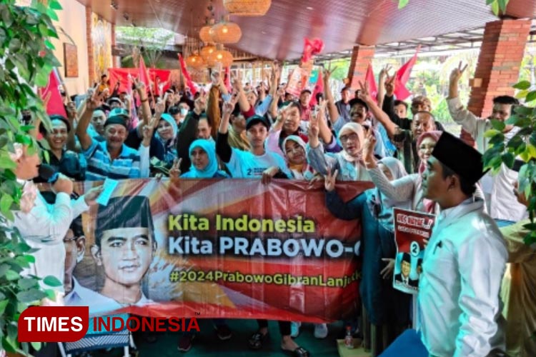Deklarasi bersama ProJo dan relawan berbagai elemen masyarakat untuk kemenangan Prabowo-Gibran, di Poskofee Kepanjen, Sabtu (20/1/2024). (FOTO: Amin/TIMES Indonesia) 