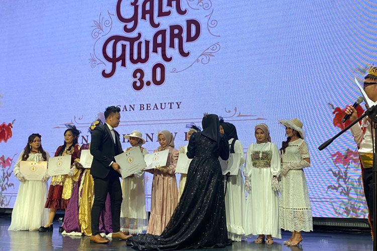 Puncak Gemilang Can Beauty merayakan kesuksesannya dalam dunia produk kecantikan dengan menggelar Gala Award ke-3 di Ciputra World Surabaya, Sabtu (20/1/2024) malam. (Foto: Can Beauty)
