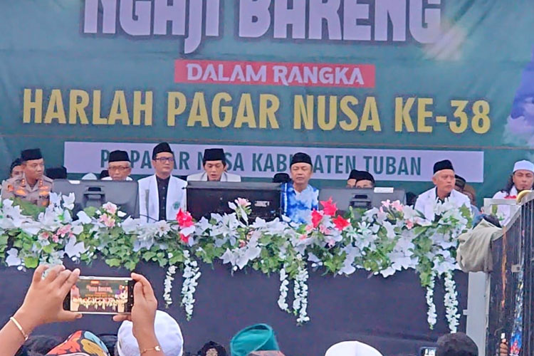 Gus Iqdam bersama Rahmat Santoso menghadiri pengajian di alun-alun Bojonegoro. (Foto: dok Rahmat Santoso)