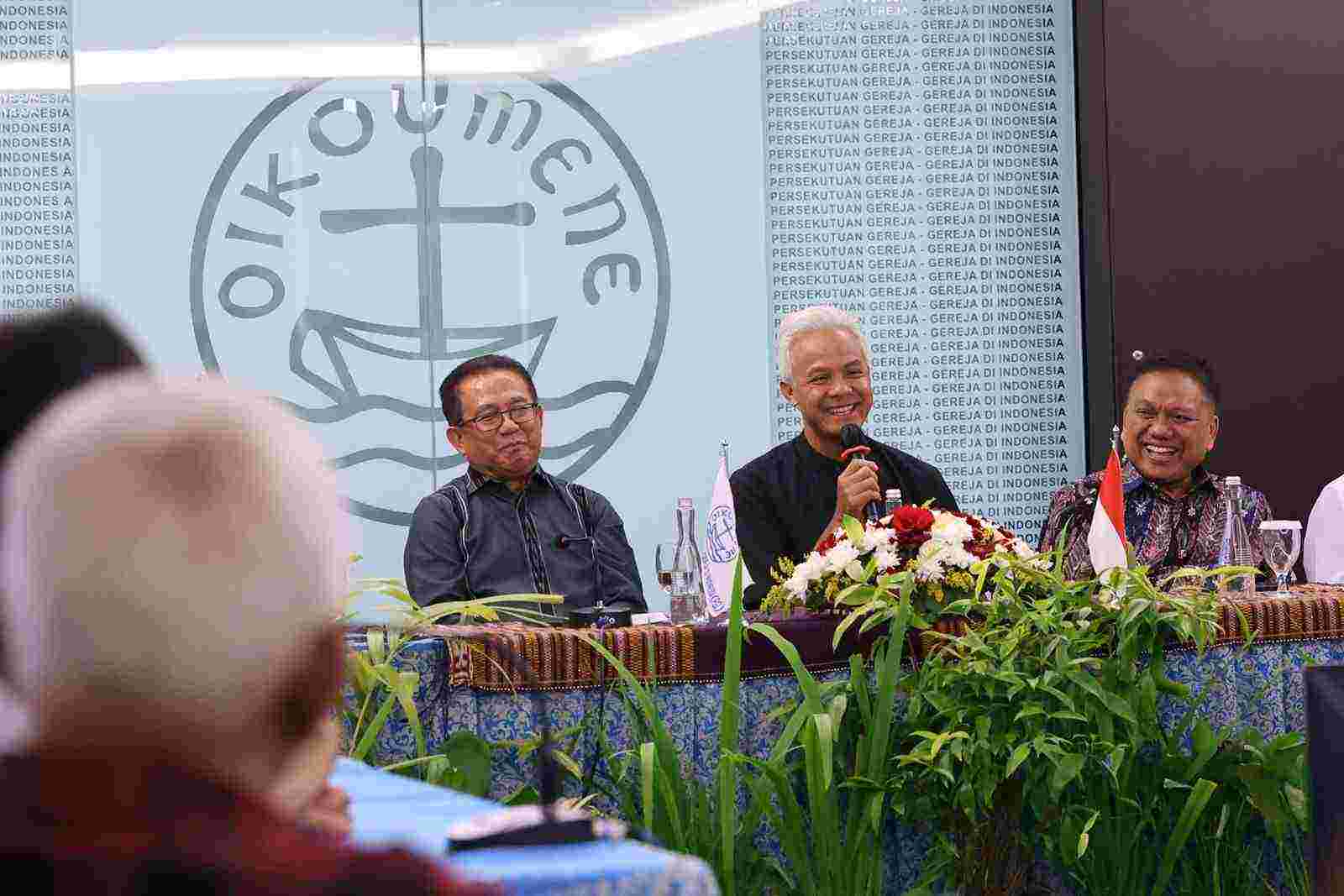 Ganjar Pranowo bertemu pengurus gereja antardenominasi yang tergabung dalam Persekutuan Gereja-gereja Indonesia (PGI), di Grha Oikumene, Salemba, Jakarta. (Foto: TPN)