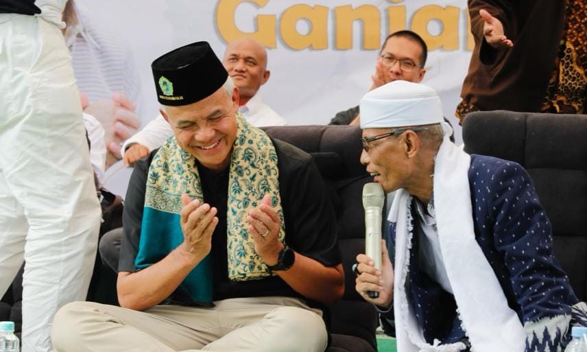 Ganjar mendapatkan dukungan dari KH RM Soleh Bajuri. (Foto: TPN) 