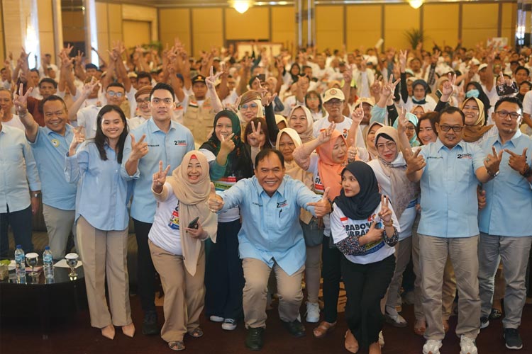 Bambang Haryo Soekartono bersama Cahyo Harjo Prakoso serta ribuan relawan dan calon anggota legislatif dari Partai Gerindra.(Dok.Tim BHS for TIMES Indonesia)