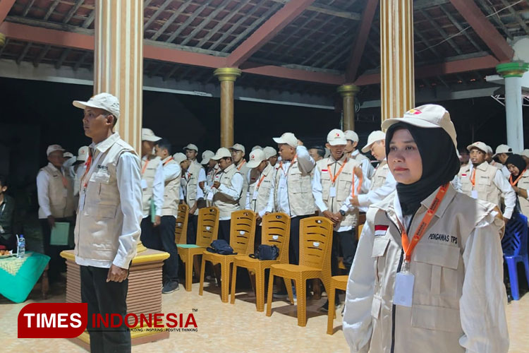 Prosesi Pelantikan PTPS di Kecamatan Kabuh, dihadiri Bawaslu Kabupaten Jombang, Senin (22/1/2024). FOTO: Bambang Cahyono/TIMES Indonesia)