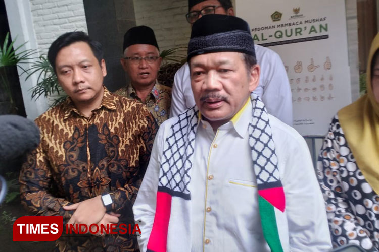 Ketua BAZNAS RI Prof Dr KH Noor Achmad menyampaikan keterangan terkait program membaca Al Quran bagi tuna rungu wicara kepada awak media (foto Edis/TIMES Indonesia)