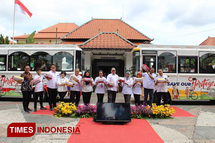 Bus Jogja Heritage Track keliling sumbu filosofi. (FOTO: Olivia Rianjani/TIMES Indonesia)
