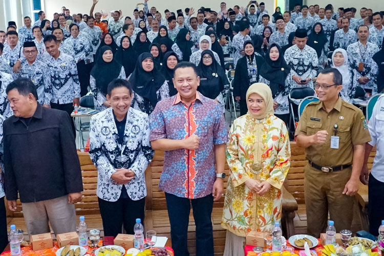Bambang Soesatyo dalam Sosialisasi 4 Pilar MPR RI hari ke-6 dalam Kunjungannya ke Dapil-7 bersama Keluarga Besar Persatuan Guru Republik Indonesia (PGRI) Kabupaten Banjarnegara, Selasa (23/1/24). (Foto: Dok. MPR RI)