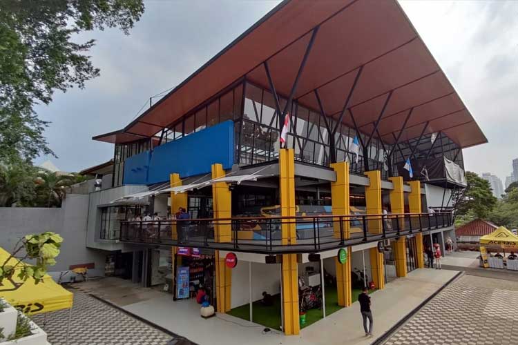 Puan Maharani Kagumi Black Stone Garage Kebayoran Baru