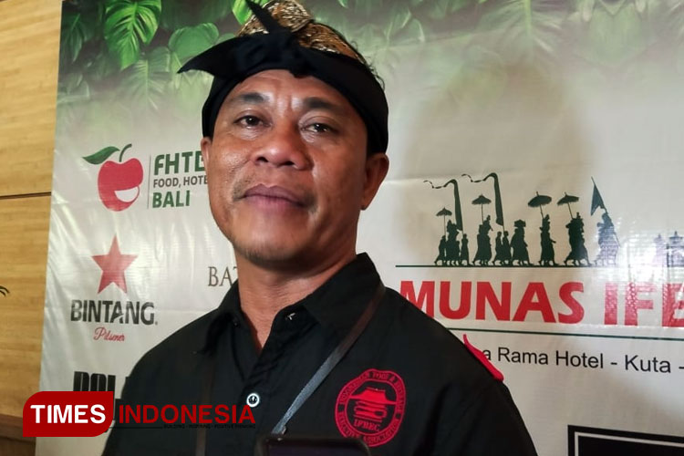 Ketua DPD IFBEC Bali I Ketut Darmayasa turut menyuarakan penolakan UU terkait kenaikan pajak hiburan. (Foto: Susi/TIMES Indonesia)