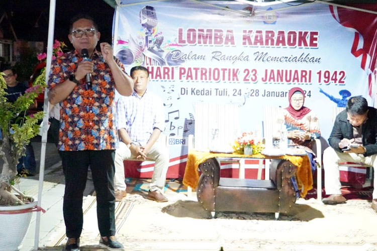 Wali Kota Gorontalo Marten Taha saat memberikan sambutan sekaligus membuka kegiatan lomba karaoke bagi penyandang disabilitas yang dibuat Yayasan Putra Mandiri. (Foto: Humas Pemkot Gorontalo for TIMES Indonesia) 