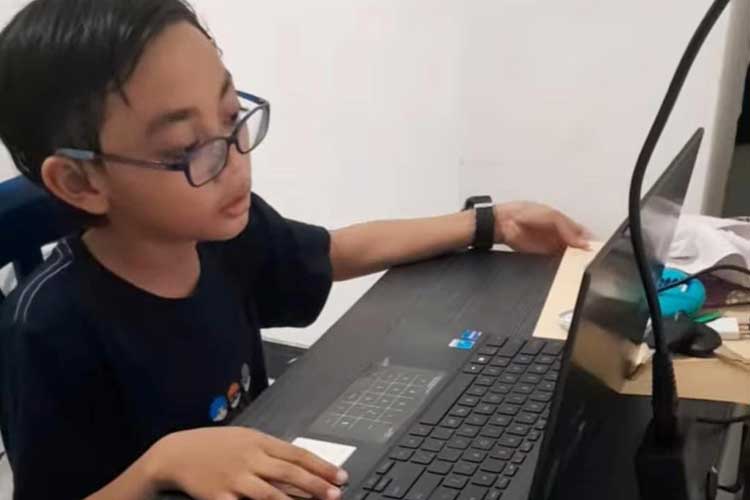 Mengenal Lebih Dekat DeLiang Al-Farabi, Penulis Cilik yang Sukses Terbitkan 30 Buku