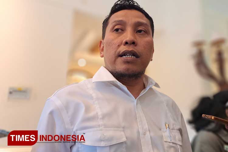 Ketua KPU DIY, Ahmad Shidqi angkat bicara terkait polemik snack 'takziah' saat pelantikan KPPS Kabupaten Sleman. (FOTO: Olivia Rianjani/TIMES Indonesia)