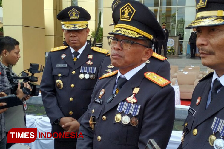 Kepala Kantor Wilayah Kemenkumham Jawa Timur Heni Yuwono saat memberikan keterangan usai puncak peringatan Hari Bhakti Imigrasi (HBI) (Foto: yobby/Times Indonesia)
