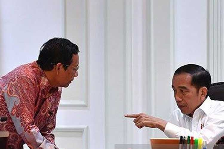 Mahfud MD bersama Presiden Jokowi. (FOTO: Antara)