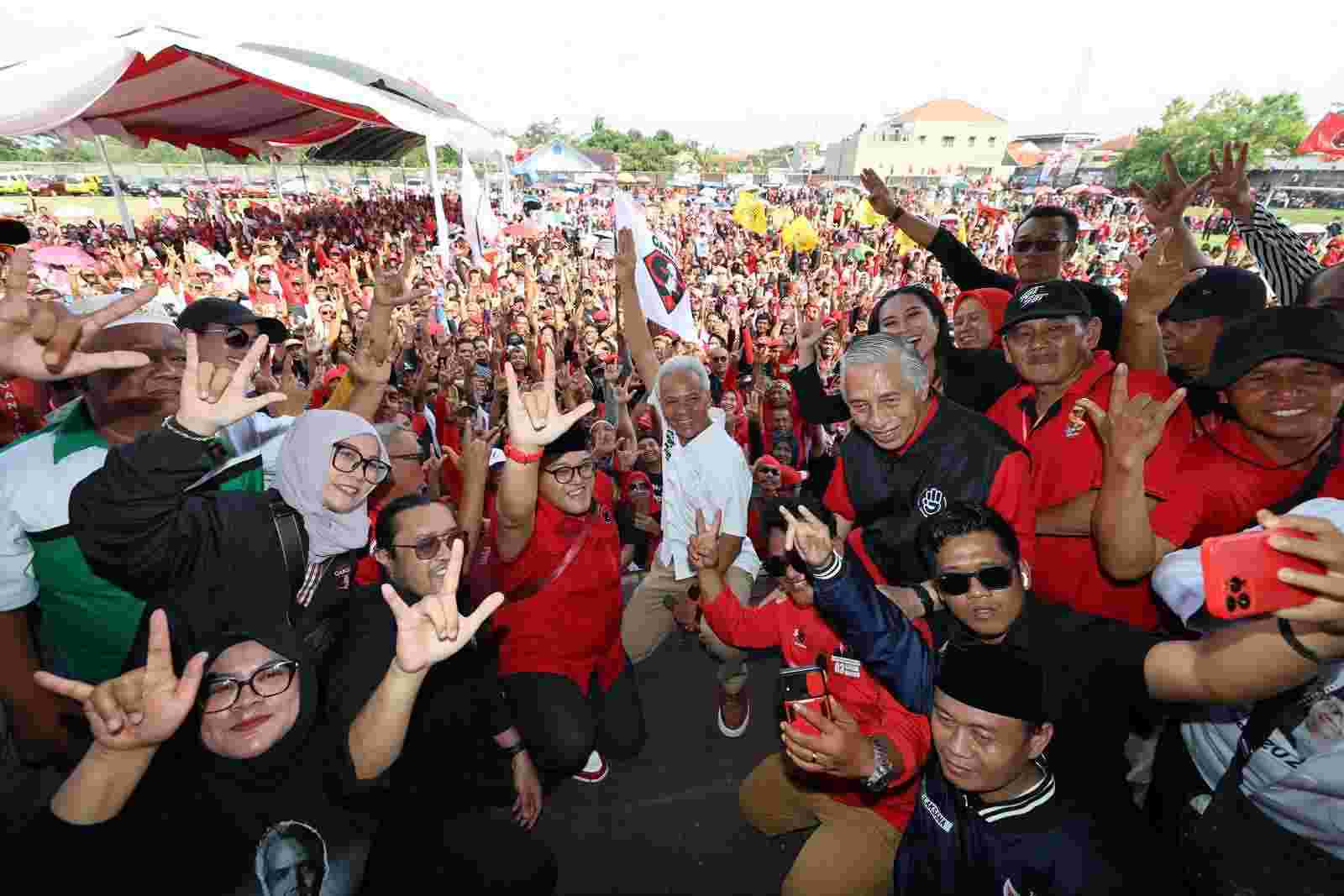 Ganjar menghadiri acara kampanye akbar di Lapangan Purabaya, Ciawigebang, Kuningan. (Foto: TPN)