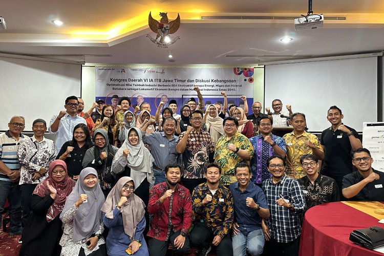 Anggota Ikatan Alumni ITB Pengda Jatim saat acara Kongres Daerah VI dan Diskusi Kebangsaan di Surabaya. (Foto: Dok.IA ITB Jatim) 