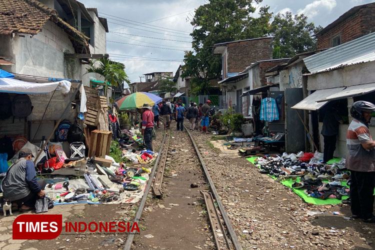 Suasana pasar loak atau barang bekas di Comboran Malang. (Foto: Rizky Kurniawan Pratama/TIMES Indonesia)