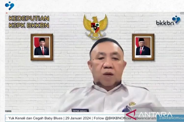 Tangkapan layar-Deputi bidang Keluarga Sejahtera dan Pemberdayaan Keluarga BKKBN Nopian Andusti dalam Kelas orang tua hebat (Kerabat) seri pertama di tahun 2024 dengan tema 