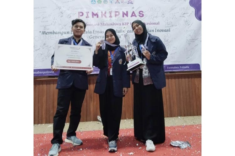 3 mahasiswa Polinema yang berhasil menjadi juara 1 di ajang Pimkipnas 2024. (Foto: Humas Polinema)
