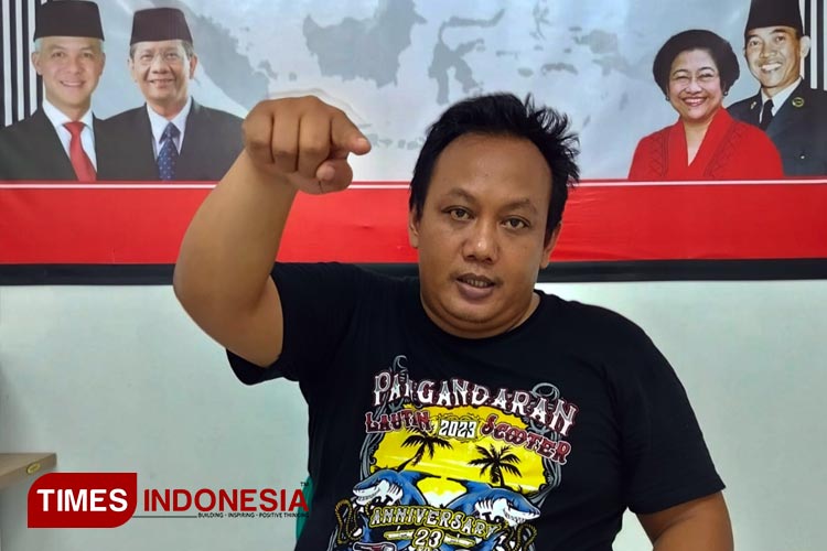 Sekretaris Tim Koordinasi Relawan Pemenangan Pemilu (TKRPP) Ganjar-Mahfud di Kabupaten Pangandaran Sulenk Abdi Sagara (FOTO: Syamsul Ma'arif/TIMES Indonesia)