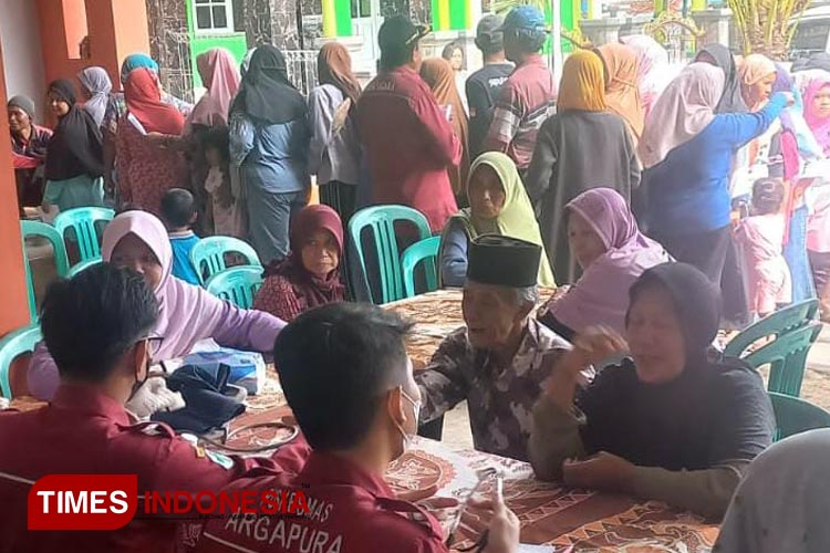 Masyarakat Majalengka Antusias Sambut Rujak Limpung dan Pengobatan Gratis