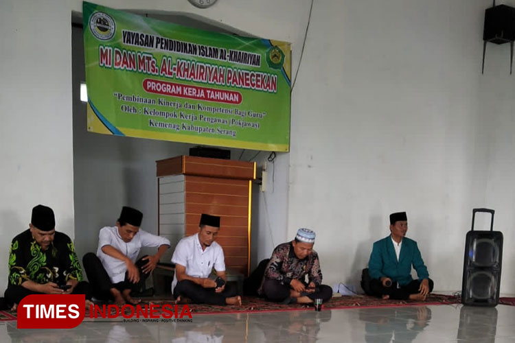 Kegiatan program peningkatan kinerja dan kompetensi guru MI dan MTs Al-Khairiyah. (Foto : Muhammad Uqel/Times Indonesia). 