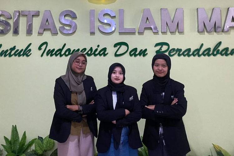 Tiga Mahasiswa FMIPA Unisma Malang penerima BSI Scholarship Inspirasi. (FOTO: AJP TIMES Indonesia)