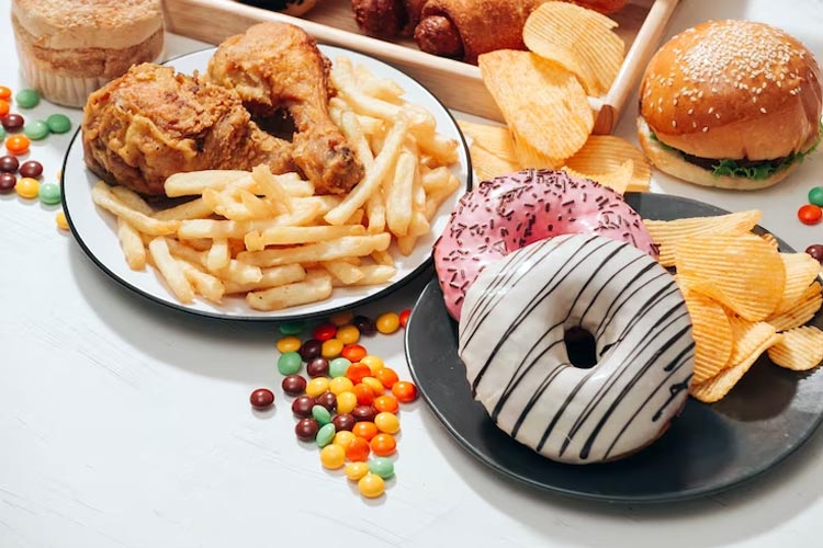 Illustration: Some food consisting trans fat. (Photo: makistock/Freepik)