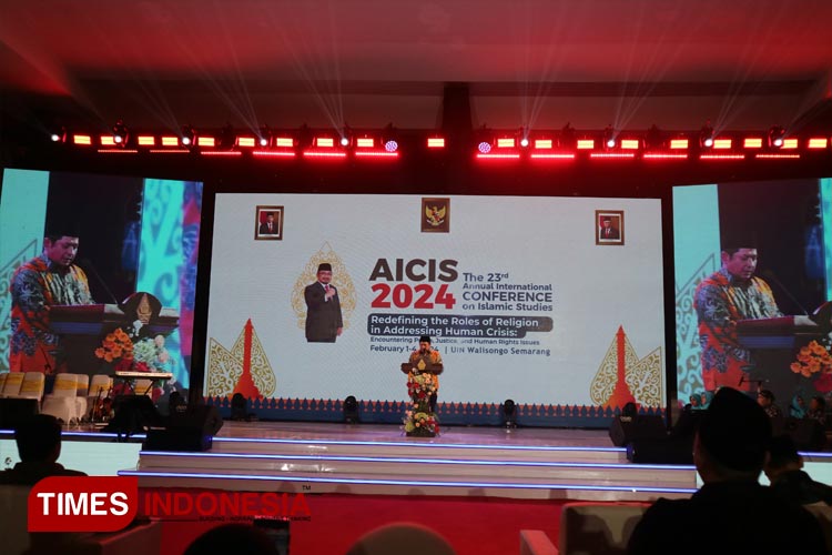 Dirjen Pendis Kemenag Muhammad Ali Ramdhani di seremoni pembukaan AICIS 2024. (FOTO: Fahmi/TIMES Indonesia) 