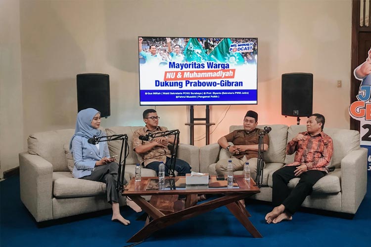 Podcast bersama Prof Biyanto dan Gus Miftah di Rumah Asprasi Tim Kampanye Daerah (TKD) Prabowo-Gibran Jatim, di Jalan Diponegoro, nomor 9 Kota Surabaya, Kamis (1/2/2024). (FOTO: Dok.TKD Jatim)