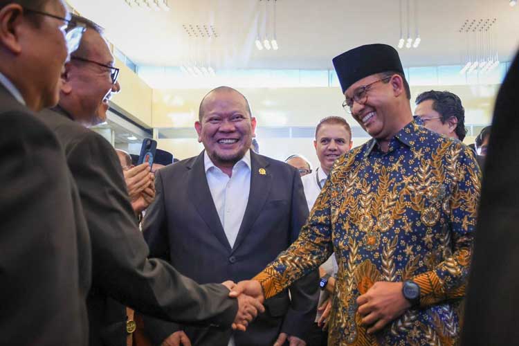 Ketua DPD RI, AA LaNyalla Mahmud Mattalitti saat bersama Capres Anies Baswedan dalam acara Sarasehan DPD RI, Jumat (2/2/2024). (FOTO: Dok TIMES Indonesia)