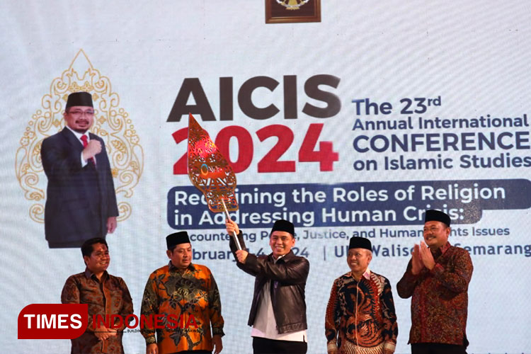 The Indonesian Vice Minister of Religion (Wamenag) Saiful Rahmat Dasuki Opened AICIS 2024. (FOTO: Fahmi/TIMES Indonesia) 