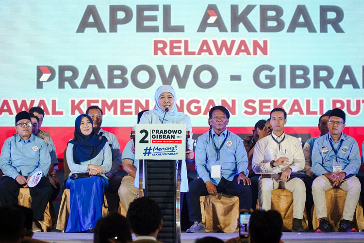 Jurkamnas TKN Prabowo Gibran, Khofifah Indar Parawansa memimpin acara konsolidasi relawan di Empire Palace Surabaya, Sabtu (3/2/2024). (Foto: Dok TKD Jatim for TIMES Indonesia) 
