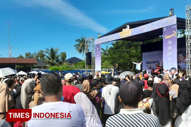 Belasan ribu warga Abdya, Aceh antusias mengikuti Sigupai Gemoy Funwalk di Blangpidie, Minggu (4/2/2024). (FOTO: T. Khairul Rahmat Hidayat/TIMES Indonesia)