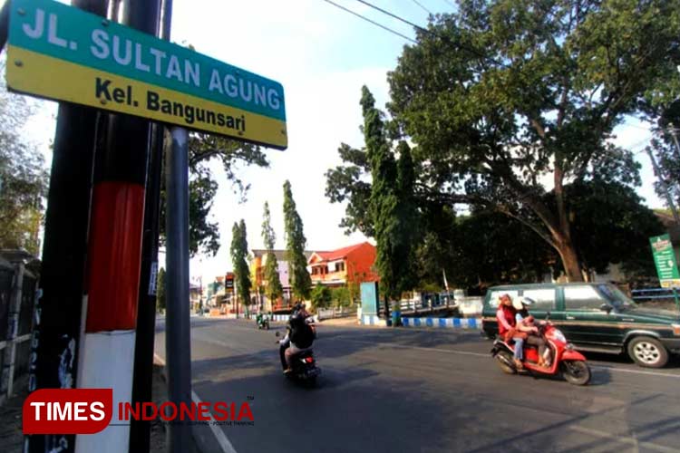 Uji coba satu arah di Jalan Sultan Agung ditunda karena belum lengkapnya sarana dan prasarana. (Foto:Marhaban/TIMES Indonesia)