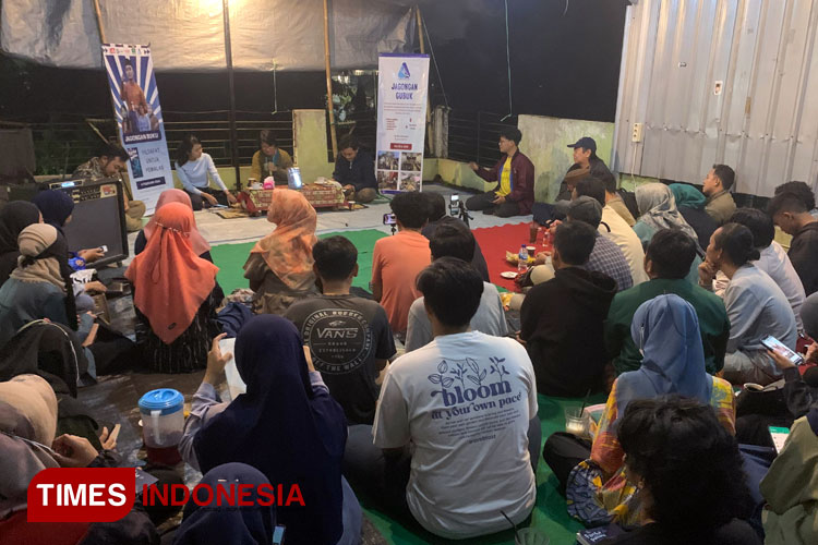 Suasana Bedah Buku untuk mendalami konsep-konsep dalam buku Filsafat untuk Pemalas karya Ach. Dhofir Zuhry, di Oase Café & Literacy, Selasa (6/2/2024) (Foto: TIMES Indonesia)