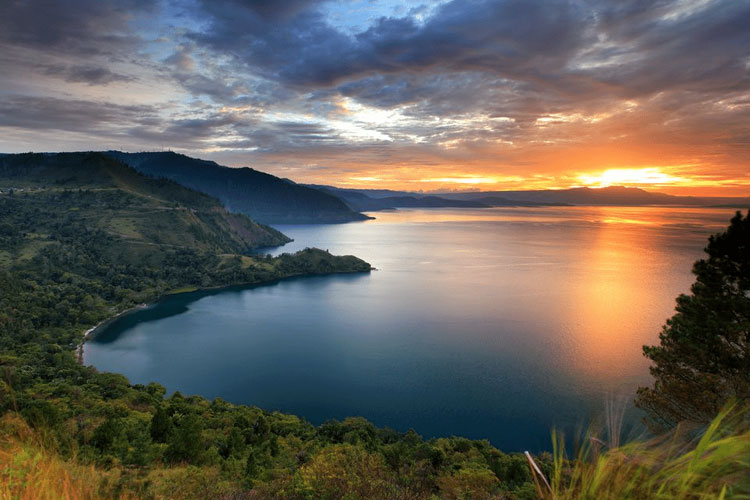 Eksplorasi Keindahan dan Sejarah Danau Toba: Permata Sumatera Utara