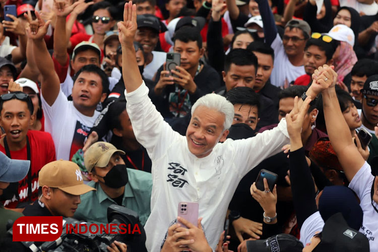 Ganjar Pranowo-Mahfud MD saat menghadiri hajatan rakyat di Banyuwangi. (Foto: dok. TIMES Indonesia)