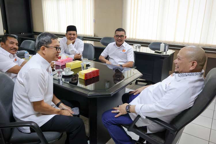 Forum Lintas Asosiasi Real Estate Jawa Timur mengajukan permohonan solusi terkait masalah kavling liar kepada Ketua DPD RI, AA LaNyalla Mahmud Mattalitti.