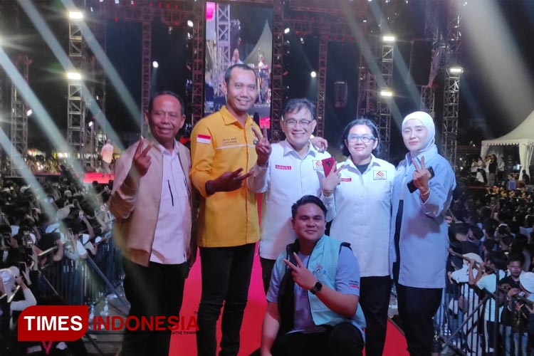 Relawan Ucapkan Matur Nuwun Jokowi di Pesta Rakyat Prabowo-Gibran Yogyakarta