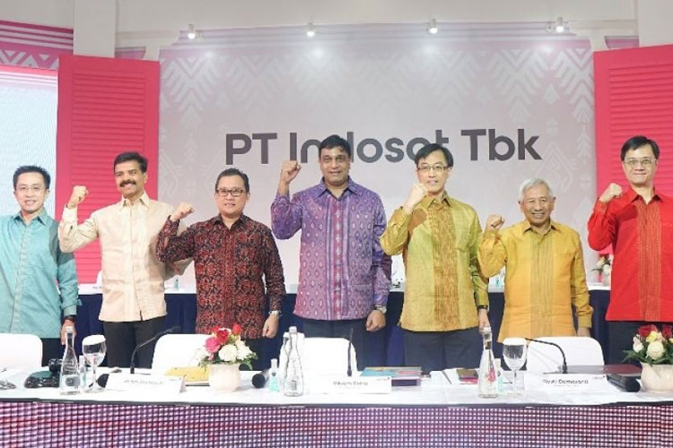 Jajaran Direksi IoH saat press conference capaian kinerja Indosat Ooredoo Hutchison sepanjang 2023 baru-baru ini. 