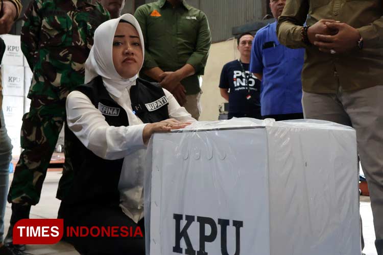 Bupati Berangkatkan Logistik Pemilu 2024, KPU Kabupaten Mojokerto: Butuh 150 Mobil Kontainer