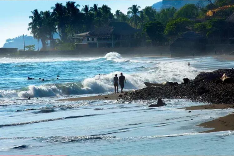 Palay El Tunco, salah satu pantai terbaik di El Salvador. (Foto: Courtney Stanley/Culture Trip)