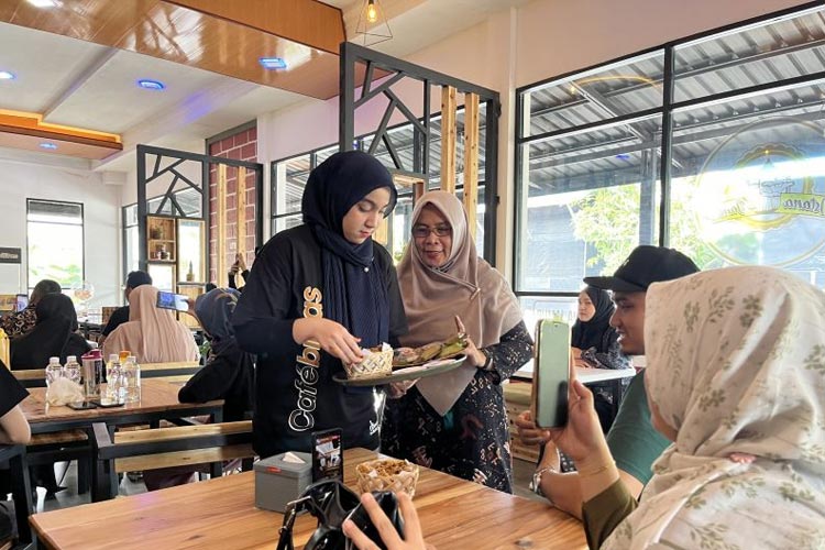 Cafebilitas, Kafe Pertama di Batam yang Memperkerjakan Penyandang Disabilitas