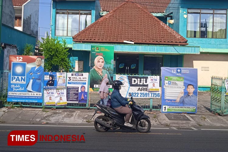 Forpi menemukan pada masa tenang masih banyak APK Caleg dan Capres terpasang di tempat umum di Kota Yogyakarta. (FOTO: Olivia Rianjani/TIMES Indonesia)