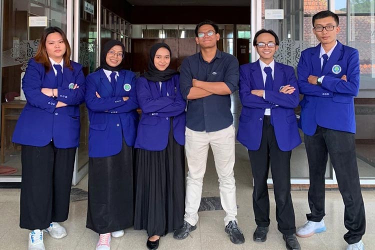 Mahasiswa Universitas Negeri Malang yang menjadi bagian Tim Riset Ratu Adil (Foto: M. Isnaini Wijaya/TIMES Indonesia)