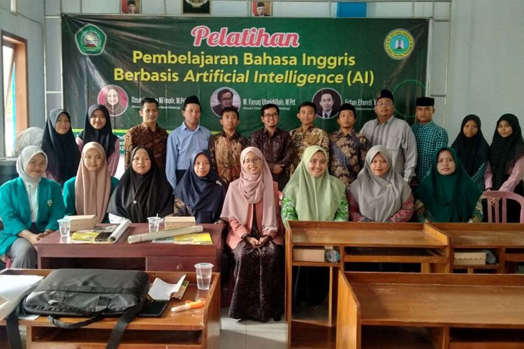 Tim Dosen Pengabdian Unisma Malang bersama guru-guru Madarasah Aliyah Miftahul Hasanah Gondosuli usai kegiatan pelatihan pembelajaran bahasa Inggris berbasis Artificial Inteligence (AI)
