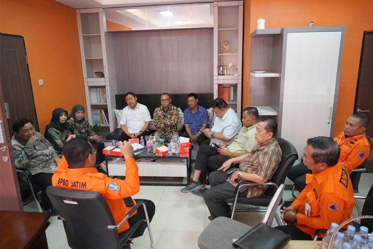 Rombongan Komisi E DPRD Jatim saat berkunjung ke Kantor BPBD Jatim.(Dok.BPBD Jatim)