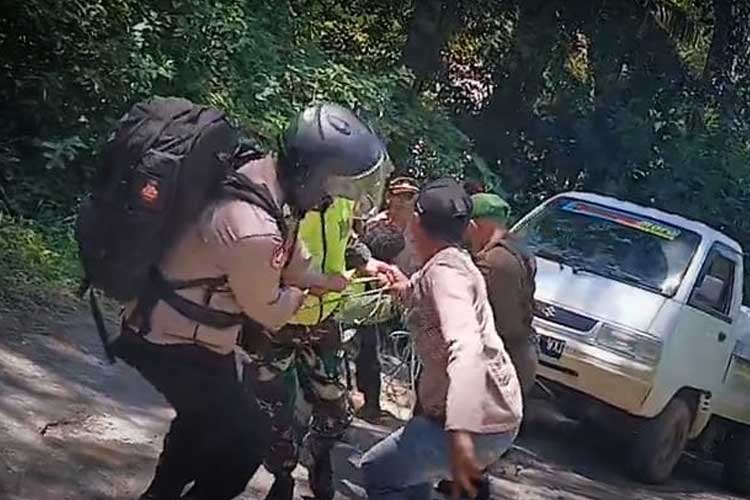 Perjuangan TNI-Polri Mengirim Logistik Pemilu ke Daerah Terpencil di Tasikmalaya