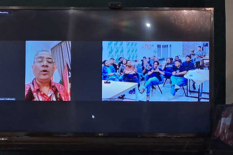 Sandeep Chakravorty selaku Duta besar India untuk Indonesia saat telekonferensi bersama awak media Surabaya, Selasa (13/2/2024). (FOTO: Tangkapan Layar)