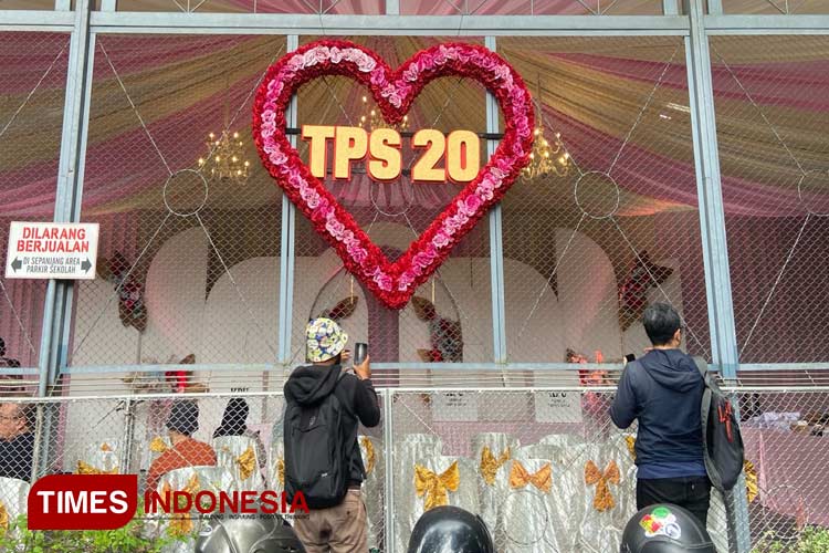 Suasana Unik di Pesta Demokrasi Pemilu 2024, Dekorasi Valentine di TPS 20 Malang